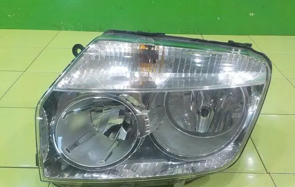 Dacia Duster Headlight/headlamp PRZOD