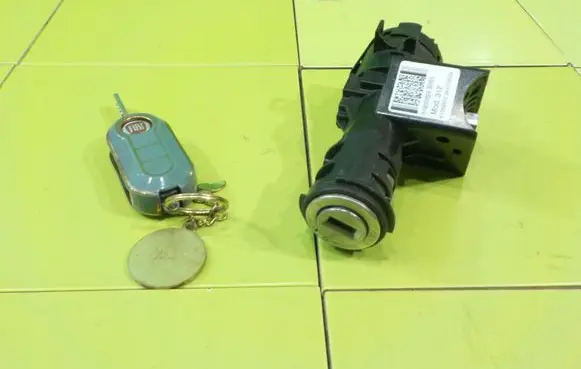 Fiat 500 Ignition lock 61089800