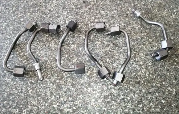 Chrysler 300 - 300C Fuel injector supply line/pipe 
