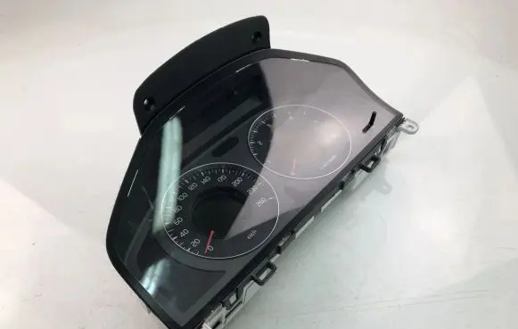 Volvo V70 Speedometer (instrument cluster) 31254535AA
