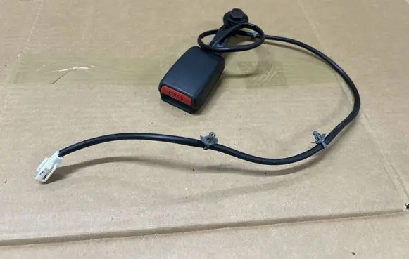 Nissan Note (E11) Front seatbelt buckle