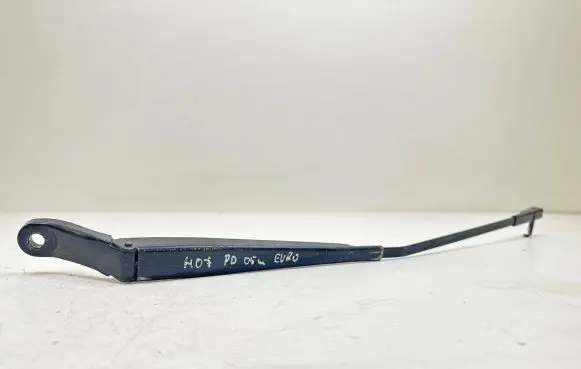 Peugeot 407 Front wiper blade arm