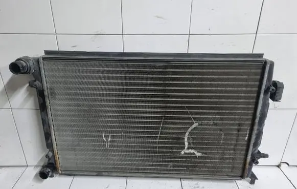 Volkswagen Jetta V Coolant radiator 1K0121251Q 878223L