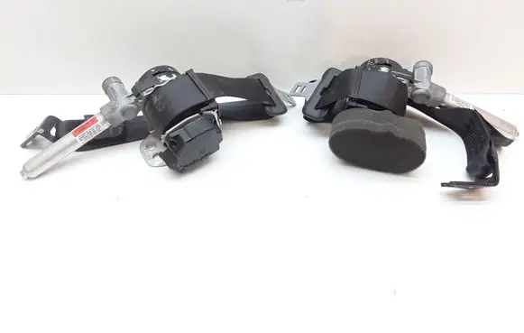 Volvo C30 Rear seatbelt