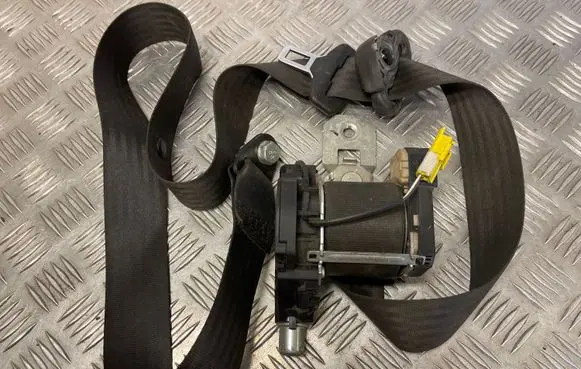 Iveco Daily 35 - 40.10 Front seatbelt 33017280A1