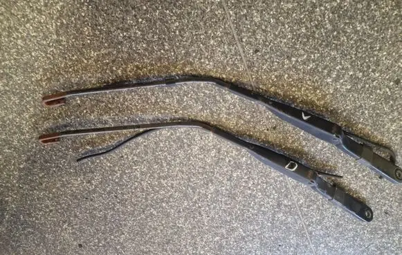 Renault Master II Front wiper blade arm