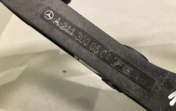 Mercedes-Benz CLS C219 Accelerator throttle pedal A2113000504