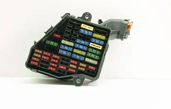 Audi A4 S4 B5 8D Fuse module