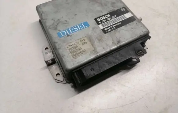 BMW 5 E34 Engine control unit/module 0281001077 2244126 2242211