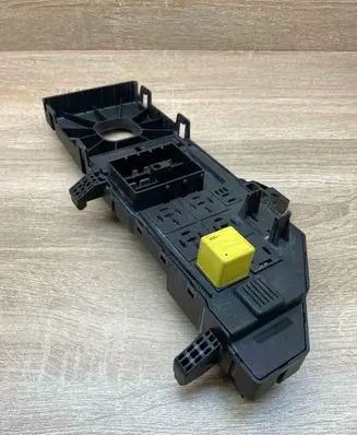 Opel Vectra C Fuse module 24443147 518777016