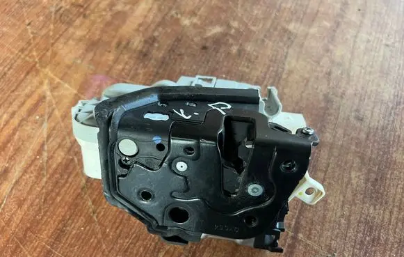 Audi A3 S3 8V Front door lock 8X1837015