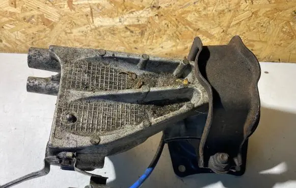 Honda Accord Engine mount bracket