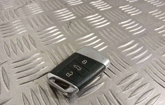 Volkswagen PASSAT B8 Ignition key/card 3G0959752