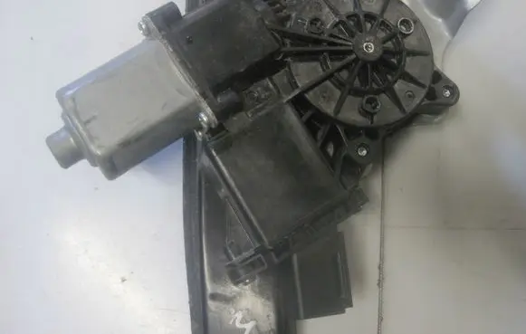 Opel Mokka X Rear door window regulator motor 98920SUV20