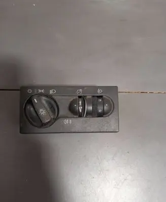 Volkswagen Golf III Light switch 040505 1H6941531N