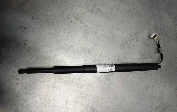 BMW 3 G20 G21 Tailgate strut 7453413