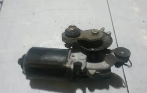Mazda 121 Wiper motor 8491006384