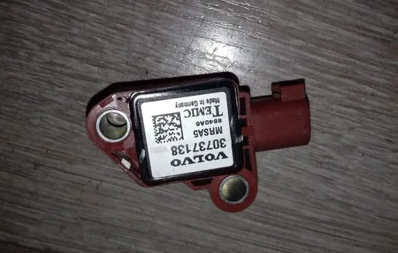Volvo V50 Airbag deployment crash/impact sensor 30737138