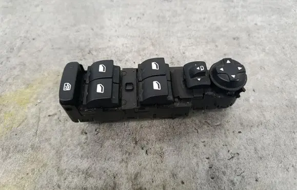 Peugeot 5008 Quarter vent window switch 98248414ZD10336572