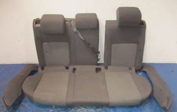 Volkswagen Jetta V Second row seats 