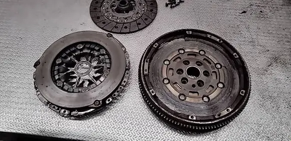 Volkswagen PASSAT B6 Clutch set kit 323064110 123042610