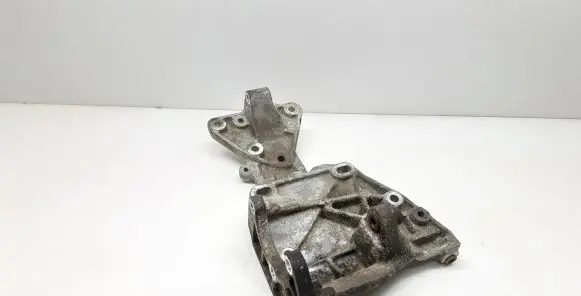Volvo V70 Generator/alternator bracket 30731516