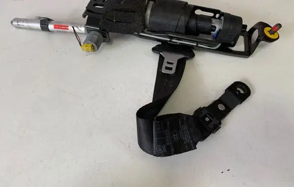 Volvo V50 Front seatbelt 6090888R0B