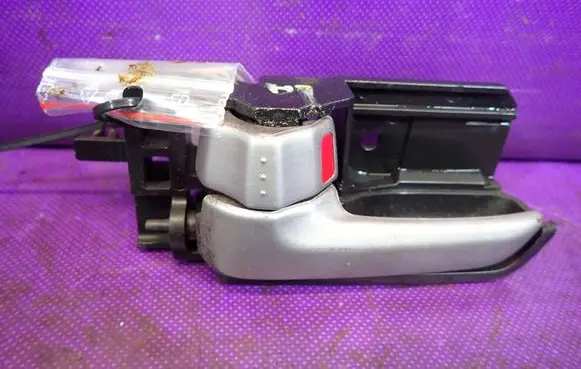 Suzuki Swift I Front door interior handle 
