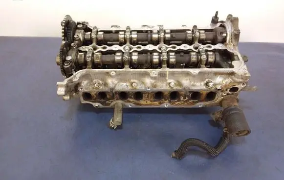 Toyota Avensis T270 Engine head 