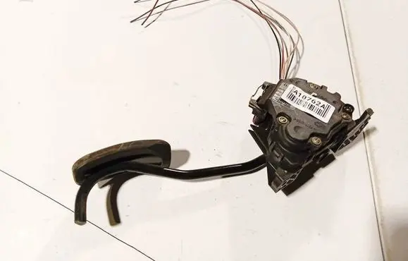 Accelerator throttle pedal