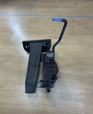 Toyota RAV 4 (XA50) Accelerator throttle pedal 7811033140 2701000040 08D21A0638