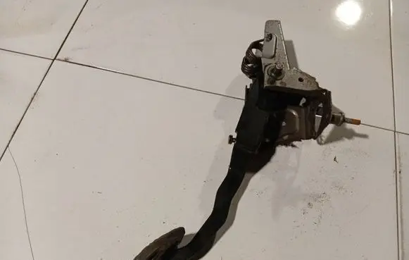 Mazda 6 Brake pedal 