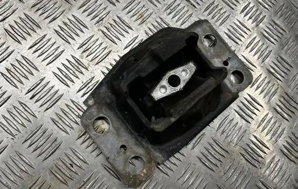 Engine mount bracket