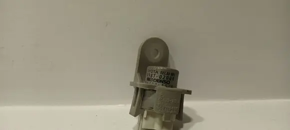 Toyota Land Cruiser (BJ70) Other relay 9098702004