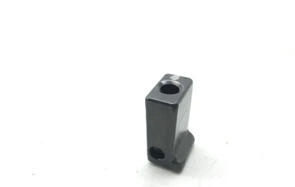 Volkswagen Touareg I Fuel Injector clamp holder