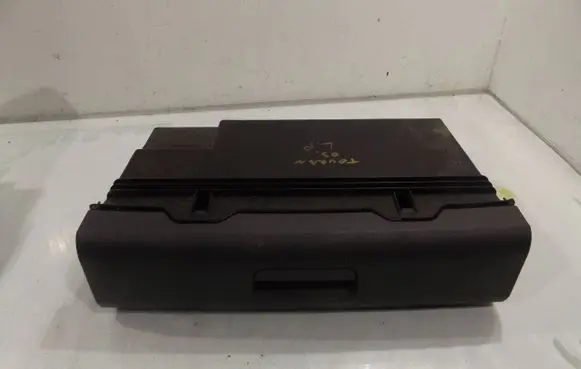 Volkswagen Touran I Glove box 1T0881580A