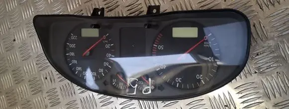 Volkswagen PASSAT B5 Speedometer (instrument cluster) 3b1919860c