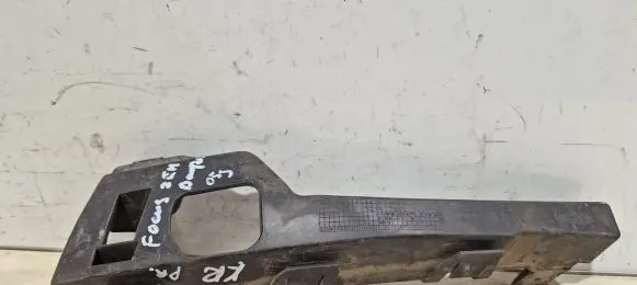 Ford Focus Front bumper mounting bracket 4m5117e857