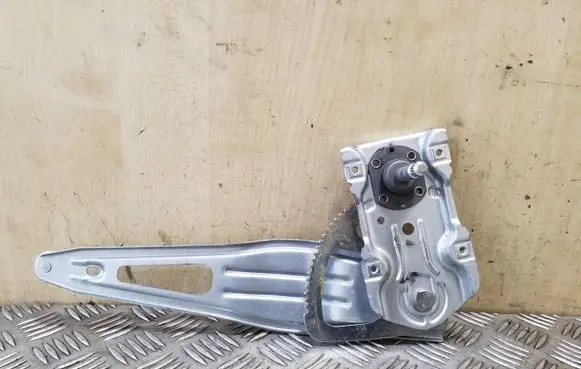 Rear door manual window regulator