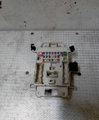 Toyota RAV 4 (XA20) Fuse module 5B05 0471