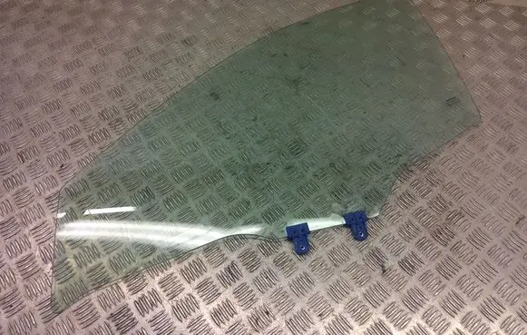 Nissan Qashqai J12 Front door window glass four-door 43r000677