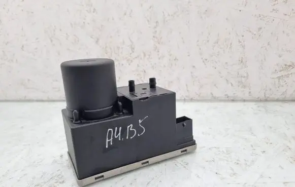 Audi A4 S4 B5 8D Central locking vacuum pump 8L0862257H