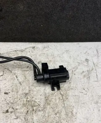 BMW 5 E60 E61 Turbo solenoid valve 70057900 7796634