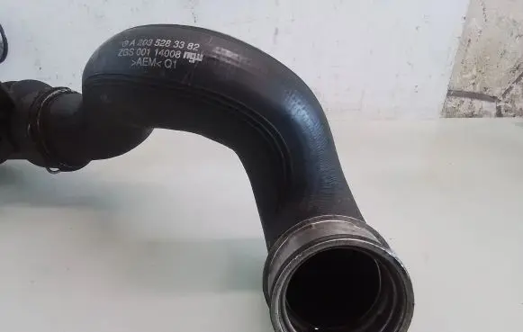 Mercedes-Benz C W203 Intercooler hose/pipe 2035283382