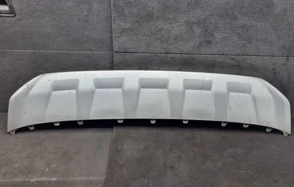 Front bumper lip
