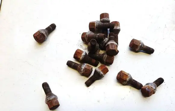 Nuts/bolts