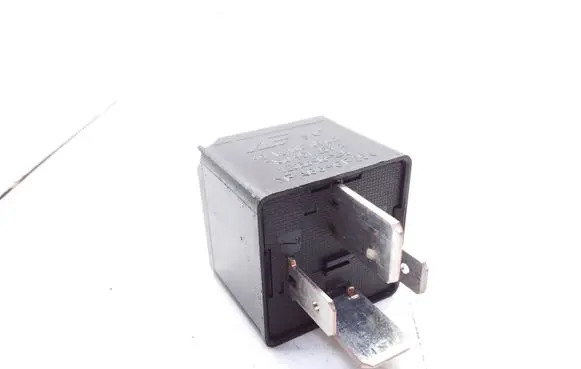 Audi A3 S3 8L Other relay 7M0951253A 95VW10K705CA
