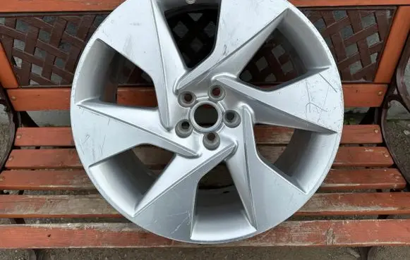 Jaguar E-Pace R20 alloy rim 