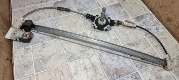 Rear door manual window regulator