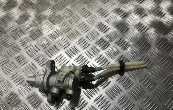 Master brake cylinder